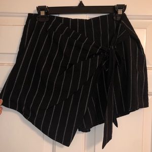 TOBI BLACK SKORT